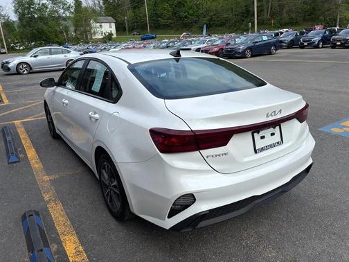 Snow White Pearl 2023 Kia Forte LXS