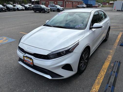 Snow White Pearl 2023 Kia Forte LXS