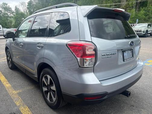 Ice Silver Metallic 2017 Subaru Forester 2.5i Premium