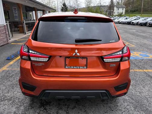 Sunshine Orange Metallic 2025 Mitsubishi Outlander Sport 2.0 ES