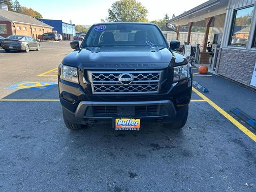 2024 Nissan Frontier SV
