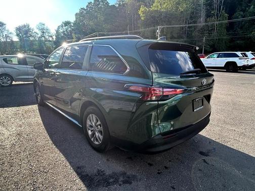 2022 Toyota Sienna XLE 7 Passenger