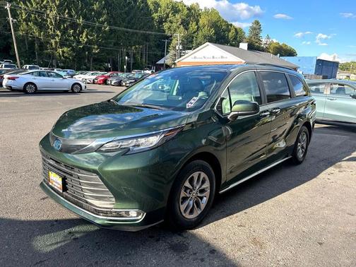 2022 Toyota Sienna XLE 7 Passenger
