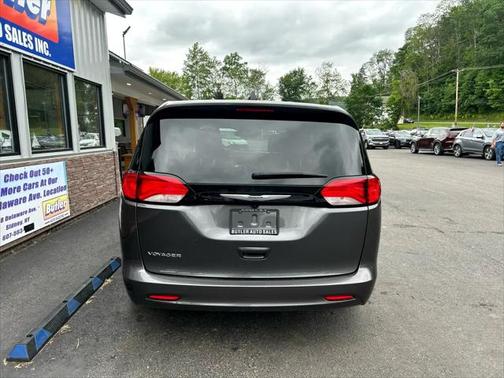 2023 Chrysler Voyager LX