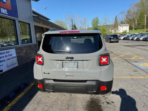 Sting-Gray Clearcoat 2022 Jeep Renegade Altitude