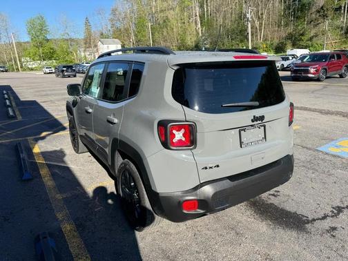 Sting-Gray Clearcoat 2022 Jeep Renegade Altitude