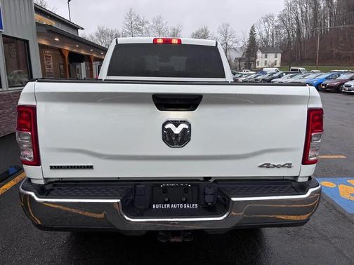 Bright White Clearcoat 2024 RAM 2500 Big Horn Crew Cab 4x4 6'4' Box