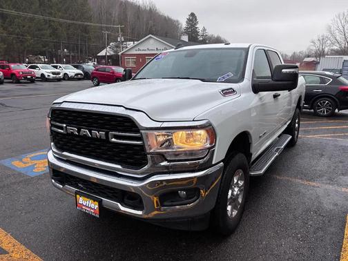 Bright White Clearcoat 2024 RAM 2500 Big Horn Crew Cab 4x4 6'4' Box