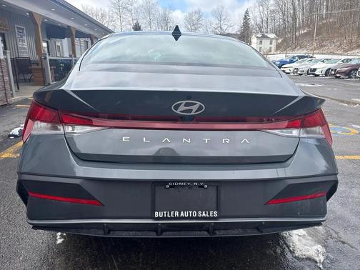 2024 Hyundai ELANTRA SEL