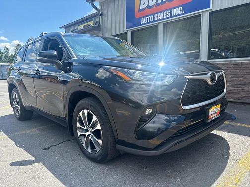 Midnight Black Metallic 2023 Toyota Highlander XLE