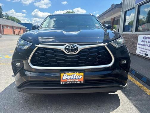 Midnight Black Metallic 2023 Toyota Highlander XLE