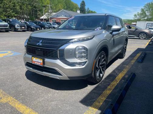 Alloy Silver Metallic 2024 Mitsubishi Outlander SE