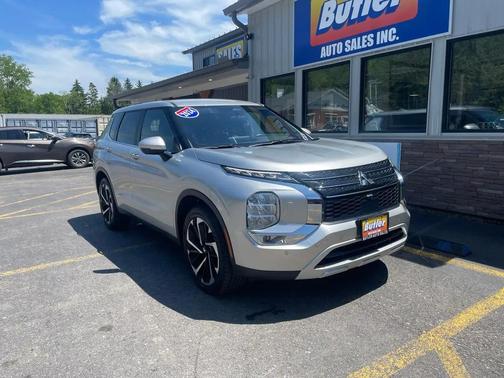 Alloy Silver Metallic 2024 Mitsubishi Outlander SE