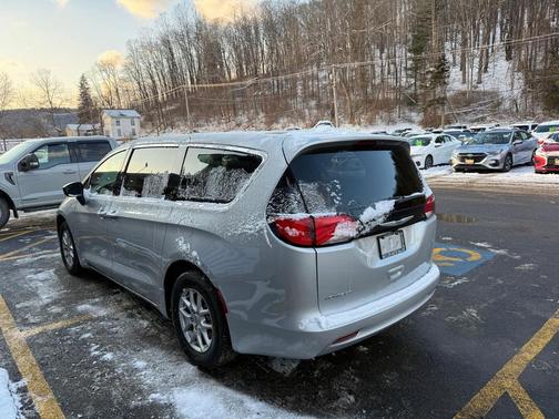 2024 Chrysler Voyager LX