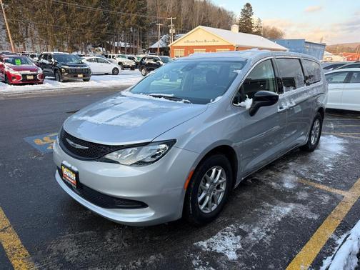 2024 Chrysler Voyager LX