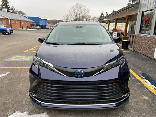 2024 Toyota Sienna XLE