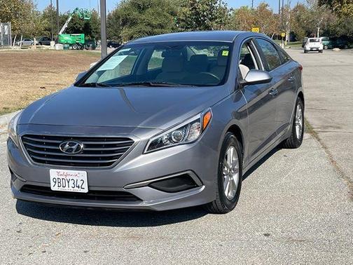 Photo 3 of 37 of 2017 Hyundai Sonata Base