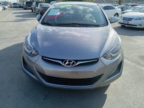 Photo 4 of 21 of 2016 Hyundai Elantra SE