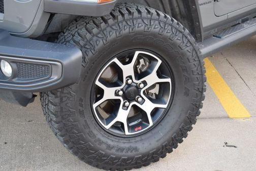 Photo 4 of 55 of 2021 Jeep Wrangler Rubicon