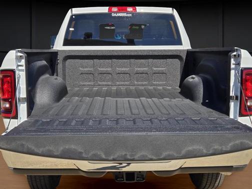 Bright White Clearcoat 2026 RAM 2500 Tradesman Crew Cab 4x4 6'4' Box