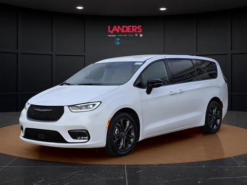 Bright White Clearcoat 2026 Chrysler Pacifica L