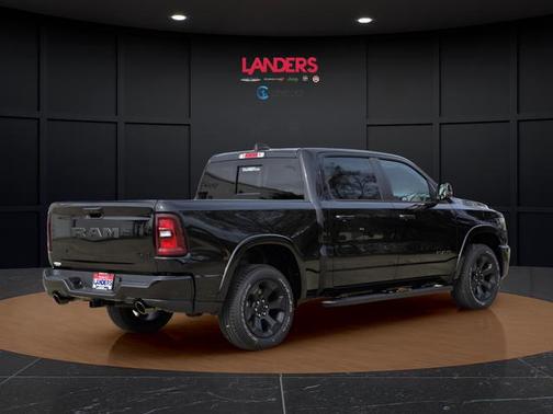 Diamond Black Crystal Pearlcoat 2026 RAM 1500 Big Horn/Lone Star