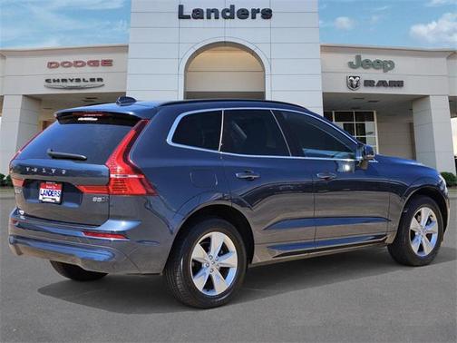 2022 Volvo XC60 B5 Momentum