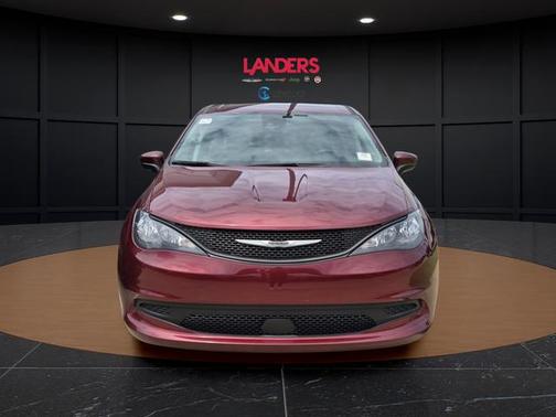 Velvet Red Pearlcoat 2023 Chrysler Voyager LX