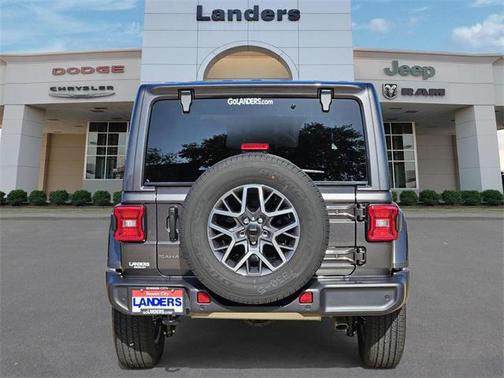2025 Jeep Wrangler 4-Door Sahara 4x4