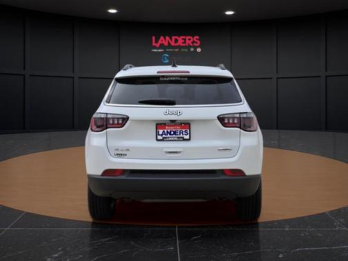 Bright White Clearcoat 2026 Jeep Compass Latitude