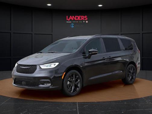 Brilliant Black Crystal Pearlcoat 2023 Chrysler Pacifica Limited