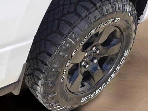 Bright White Clearcoat 2026 RAM 1500 Warlock Crew Cab 4x4 5'7' Box