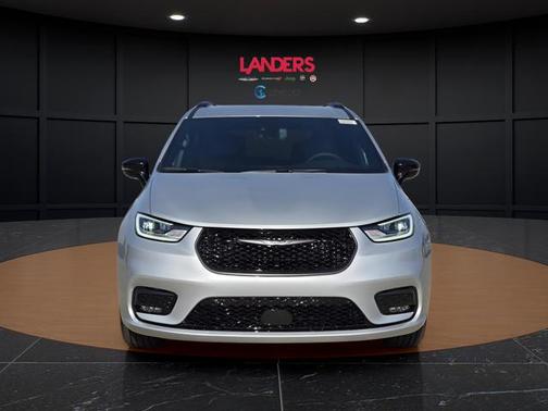 Silver Mist Clearcoat 2026 Chrysler Pacifica L