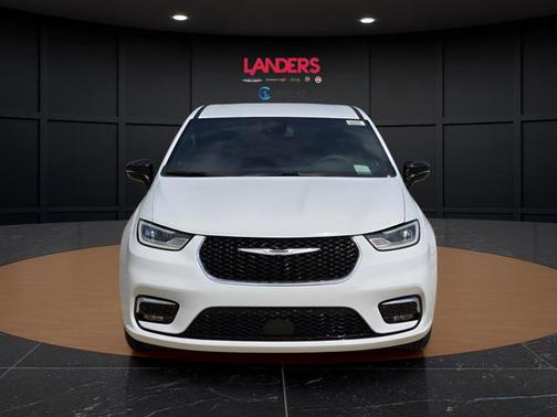 Bright White Clearcoat 2026 Chrysler Pacifica L