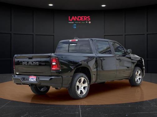 Diamond Black Crystal Pearlcoat 2026 RAM 1500 Express