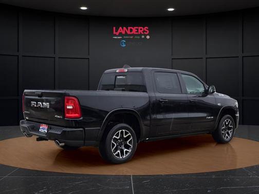 Diamond Black Crystal Pearlcoat 2026 RAM 1500 Laramie