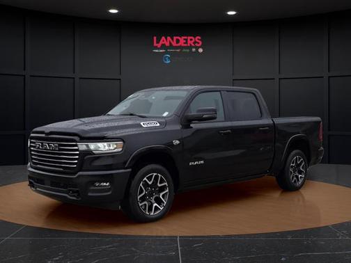 Diamond Black Crystal Pearlcoat 2026 RAM 1500 Laramie