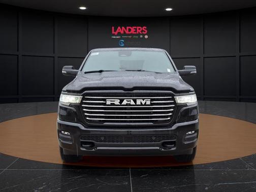 Diamond Black Crystal Pearlcoat 2026 RAM 1500 Laramie