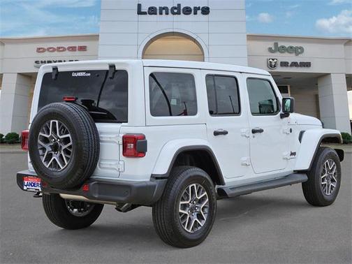2025 Jeep Wrangler 4-Door Sahara 4x4