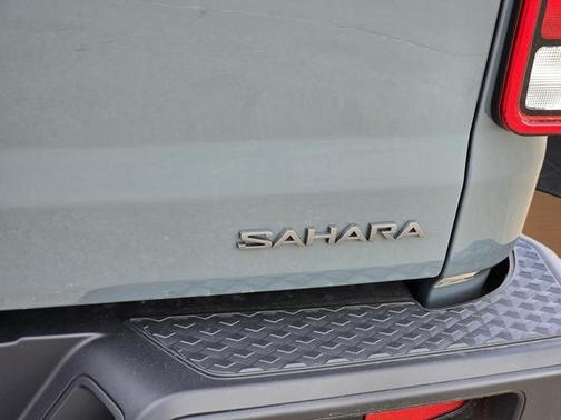 Anvil Clearcoat 2026 Jeep Gladiator Sahara 4x4