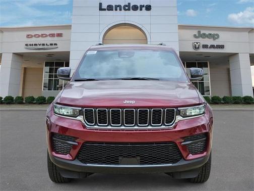 2025 Jeep Grand Cherokee Laredo