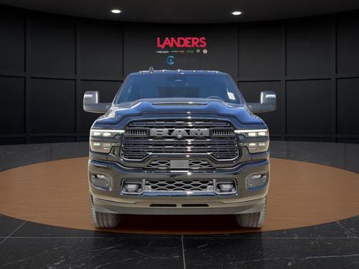 Diamond Black Crystal Pearlcoat 2026 RAM 2500 Laramie