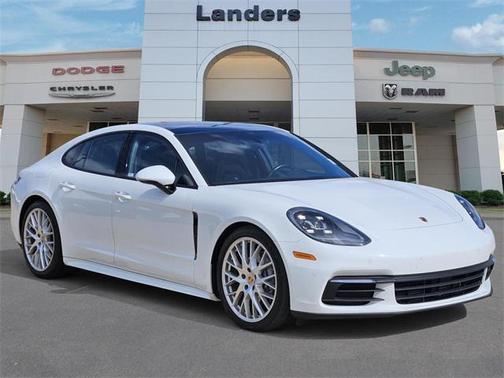 2018 Porsche Panamera 4