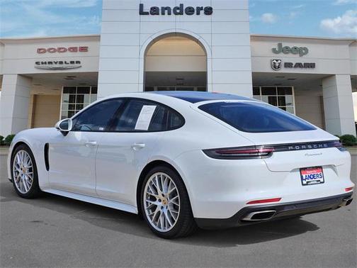 2018 Porsche Panamera 4