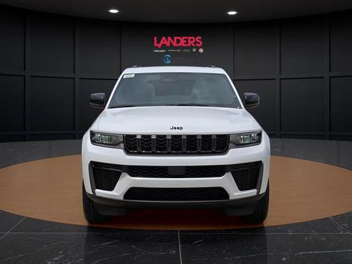 Bright White Clearcoat 2026 Jeep Grand Cherokee Altitude