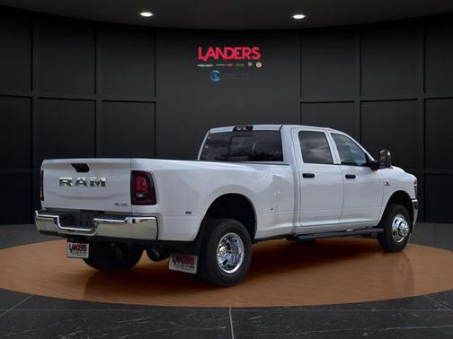 Bright White Clearcoat 2026 RAM 2500 Tradesman Crew Cab 4x4 8' Box