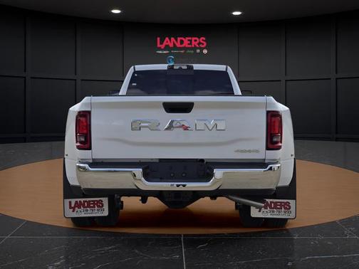 Bright White Clearcoat 2026 RAM 2500 Tradesman Crew Cab 4x4 8' Box