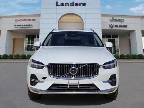 2023 Volvo XC60 B5 Plus Bright Theme