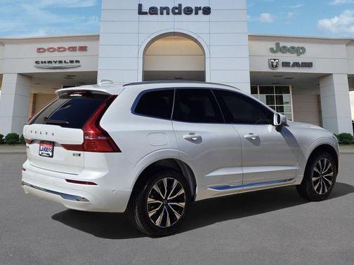 2023 Volvo XC60 B5 Plus Bright Theme