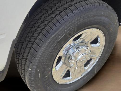 Bright White Clearcoat 2026 RAM 3500 Tradesman Crew Cab 4x4 8' Box